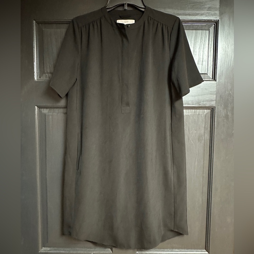 Ann Taylor Loft Size 4 Black Short Sleeve Shirtdress Lightweight with Pockets